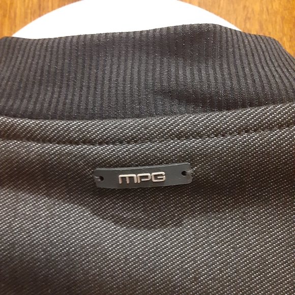 Lightweight jacket - Picture 3 of 5